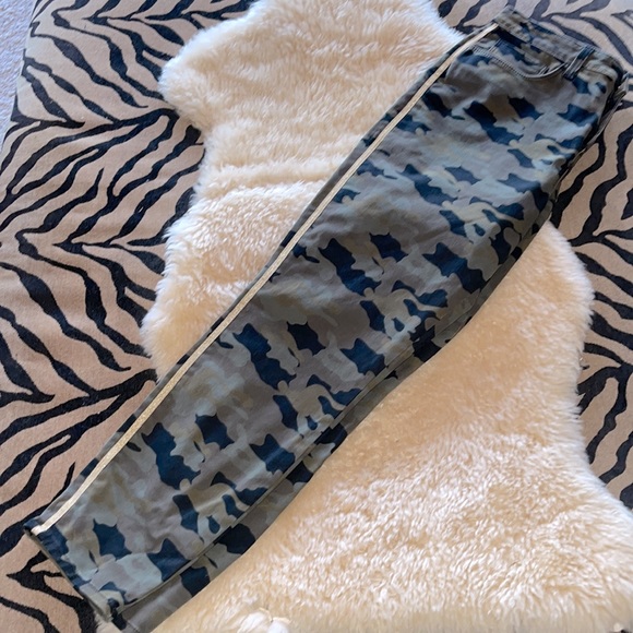 L’AGENCE Margot Stretch Denim Camo Jeans With Gold Side Stripe, New - Picture 15 of 15